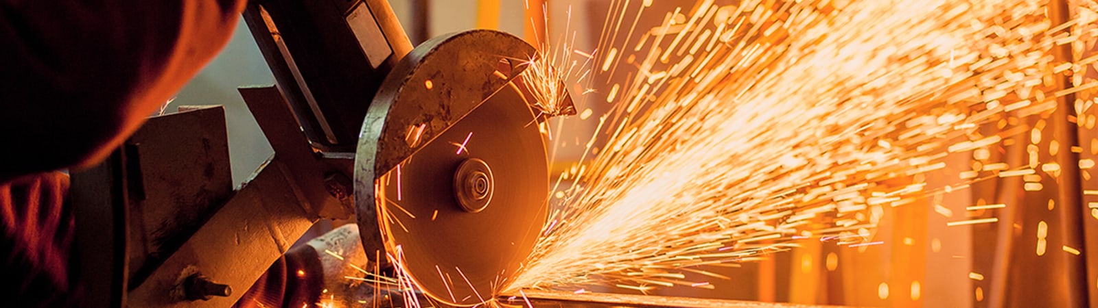 Cutting wheel with sparks